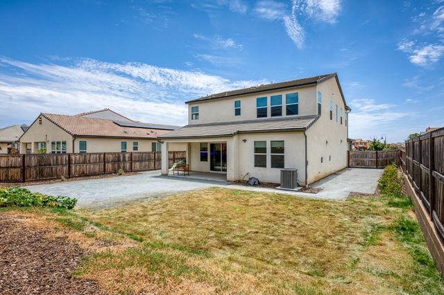 907 Orchard Hills Road, Madera, CA 93636