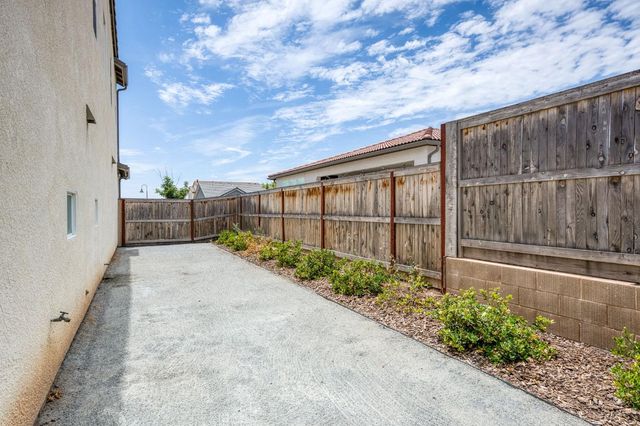 907 Orchard Hills Road, Madera, CA 93636