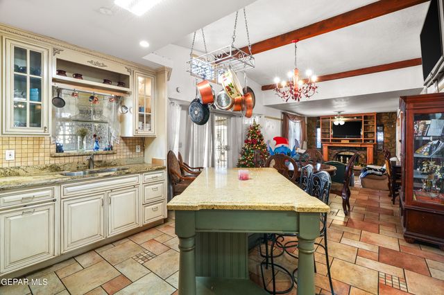 404 LESA Lane, El Paso, TX 79915