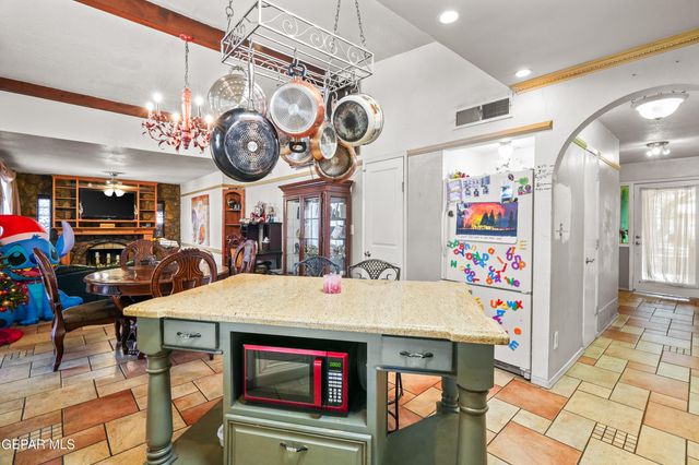 404 LESA Lane, El Paso, TX 79915