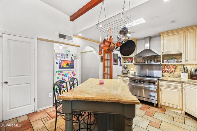 404 LESA Lane, El Paso, TX 79915