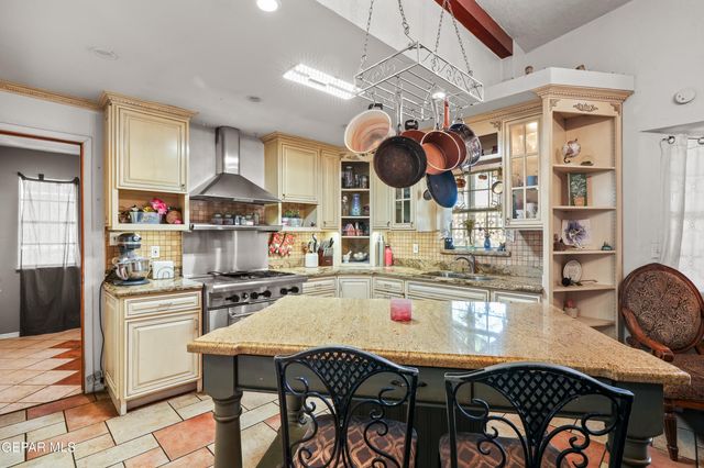 404 LESA Lane, El Paso, TX 79915