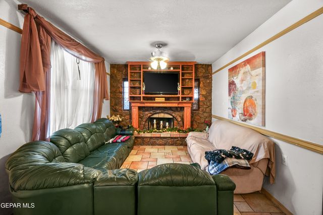 404 LESA Lane, El Paso, TX 79915