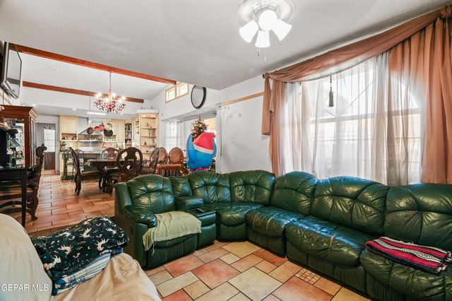 404 LESA Lane, El Paso, TX 79915