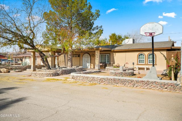 404 LESA Lane, El Paso, TX 79915