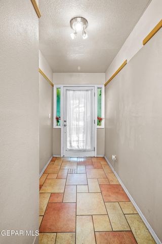 404 LESA Lane, El Paso, TX 79915