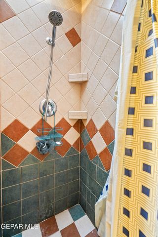 404 LESA Lane, El Paso, TX 79915