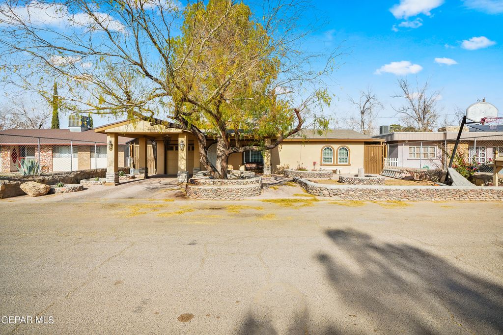 404 LESA Lane, El Paso, TX 79915