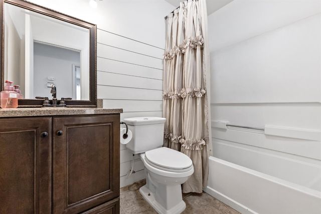 398 Helena Way, Madera, CA 93637