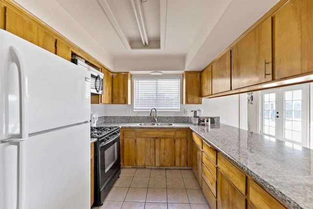 398 Helena Way, Madera, CA 93637