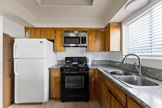 398 Helena Way, Madera, CA 93637