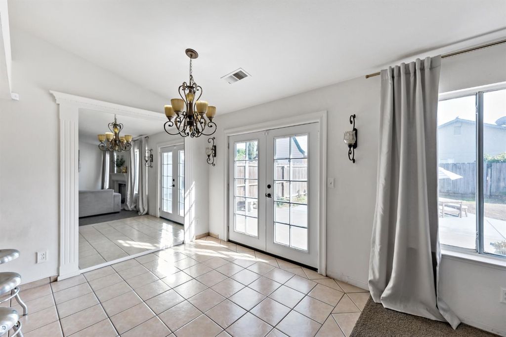 Image 10 of property listing at 398 Helena Way, Madera, CA 93637