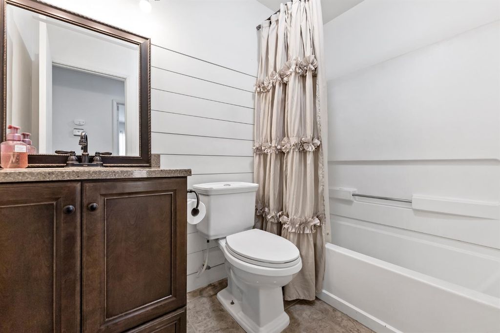 Image 13 of property listing at 398 Helena Way, Madera, CA 93637