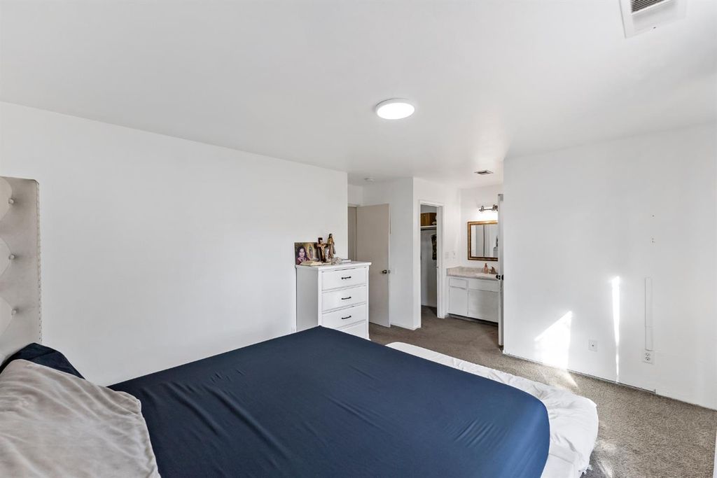 Image 17 of property listing at 398 Helena Way, Madera, CA 93637