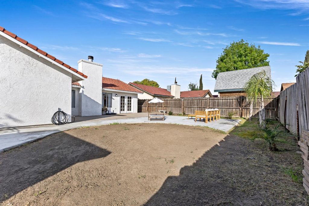 Image 21 of property listing at 398 Helena Way, Madera, CA 93637