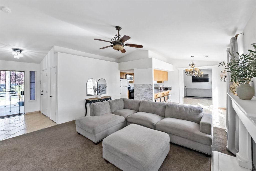 Image 5 of property listing at 398 Helena Way, Madera, CA 93637