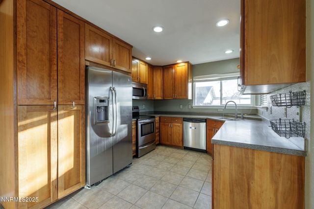 985 Hilltop Drive, Carson City, NV 89705