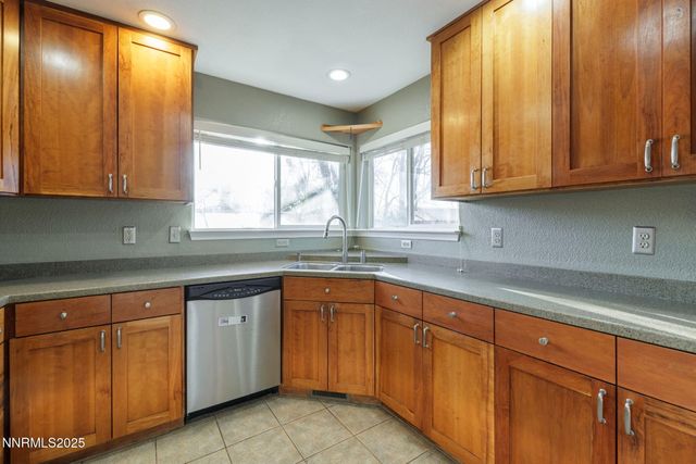 985 Hilltop Drive, Carson City, NV 89705