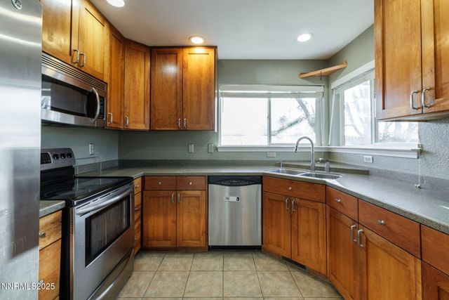 985 Hilltop Drive, Carson City, NV 89705