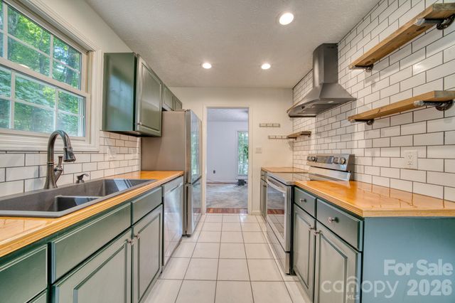 163 Canaan Drive, Candler, NC 28715