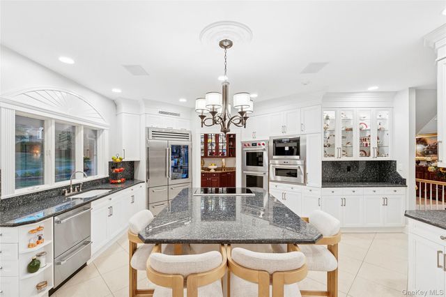 2 N Harbor Down, Miller Place, NY 11764