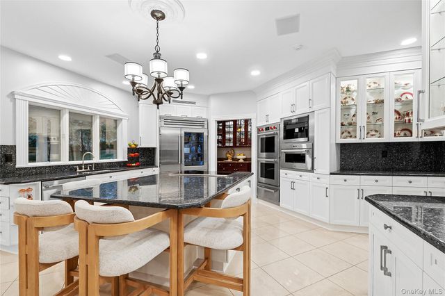 2 N Harbor Down, Miller Place, NY 11764