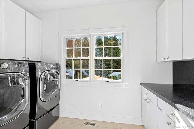 2 N Harbor Down, Miller Place, NY 11764