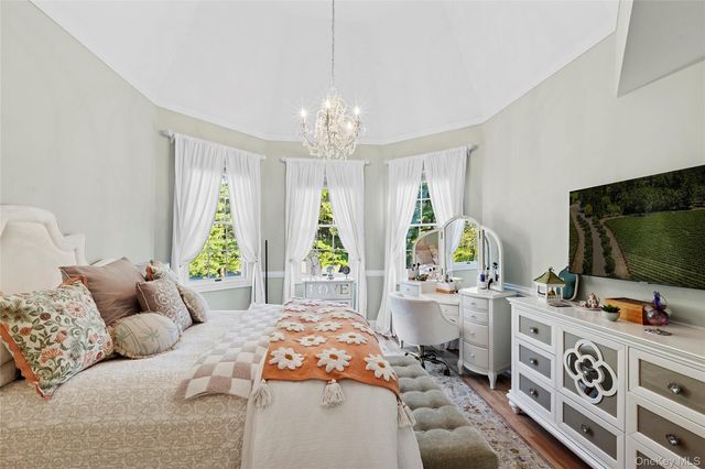 2 N Harbor Down, Miller Place, NY 11764