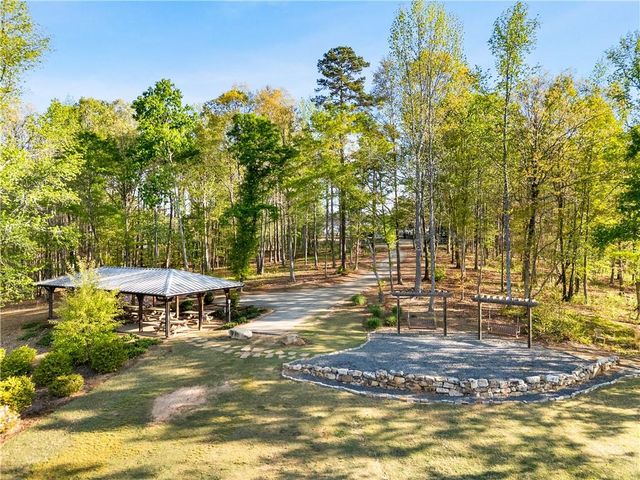 1033 Michigan Circle, Hoschton, GA 30548