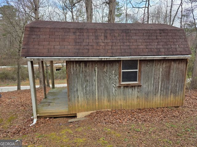 15 Twin Lakes Road, Winder, GA 30680