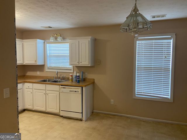 15 Twin Lakes Road, Winder, GA 30680