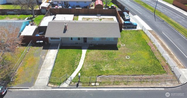 305 N Earl Road, Moses Lake, WA 98837