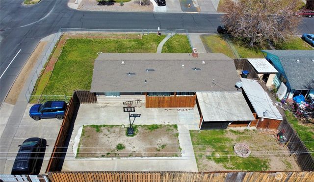 305 N Earl Road, Moses Lake, WA 98837
