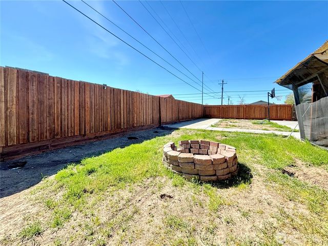 305 N Earl Road, Moses Lake, WA 98837