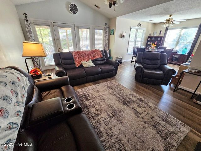 410 Masters Lane, Hampstead, NC 28443