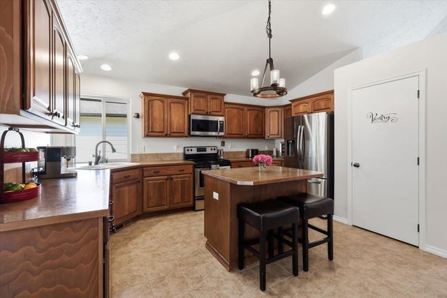 18613 E Laluna Ct, Otis Orchards, WA 99027