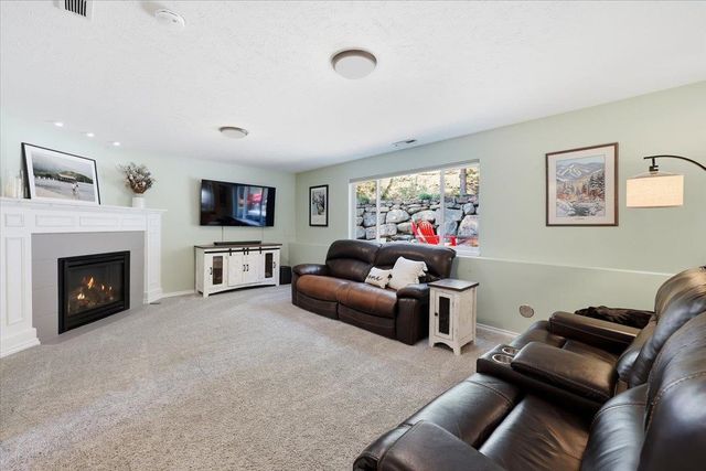 18613 E Laluna Ct, Otis Orchards, WA 99027