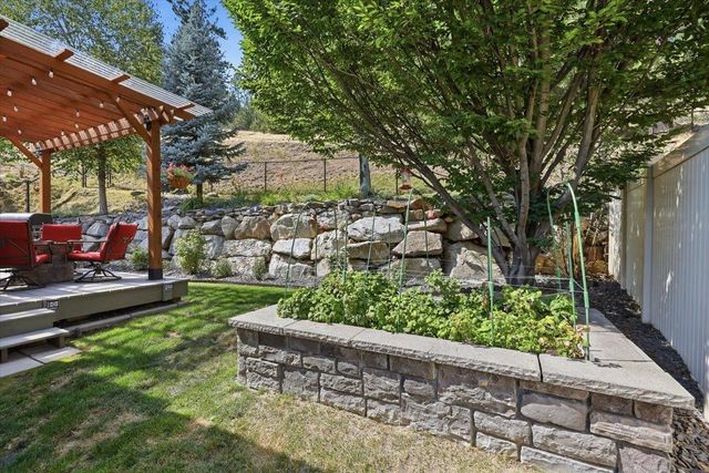 18613 E Laluna Ct, Otis Orchards, WA 99027