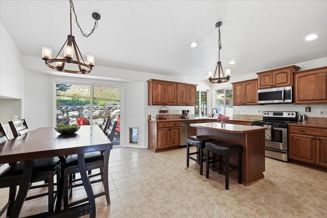 18613 E Laluna Ct, Otis Orchards, WA 99027