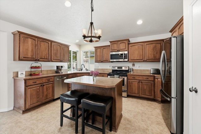 18613 E Laluna Ct, Otis Orchards, WA 99027
