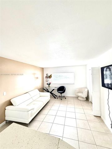 3690 N 56th Avenue 902, Hollywood, FL 33021