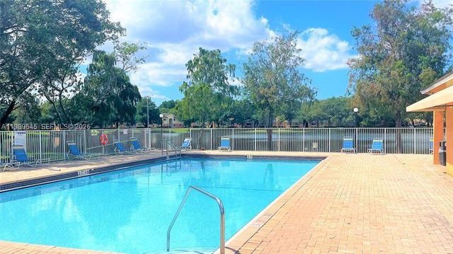 3690 N 56th Avenue 902, Hollywood, FL 33021