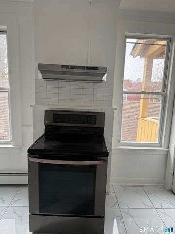 429 Summit Street 3rd floor, Hartford, CT 06106