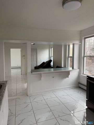 429 Summit Street 3rd floor, Hartford, CT 06106