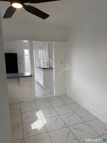 429 Summit Street 3rd floor, Hartford, CT 06106