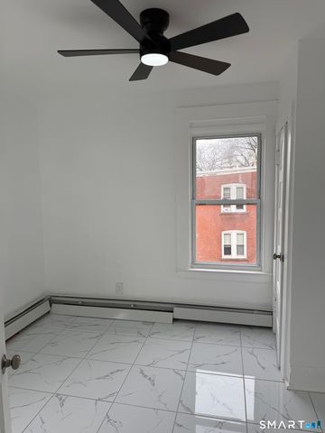 429 Summit Street 3rd floor, Hartford, CT 06106