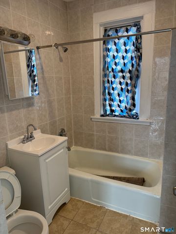 429 Summit Street 3rd floor, Hartford, CT 06106