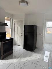 429 Summit Street 3rd floor, Hartford, CT 06106