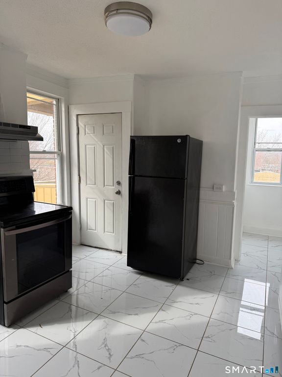 429 Summit Street 3rd floor, Hartford, CT 06106