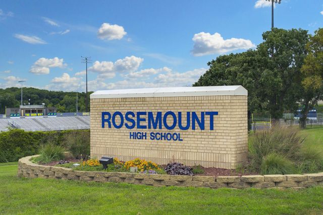 1090 Annagaire Curve, Rosemount, MN 55068